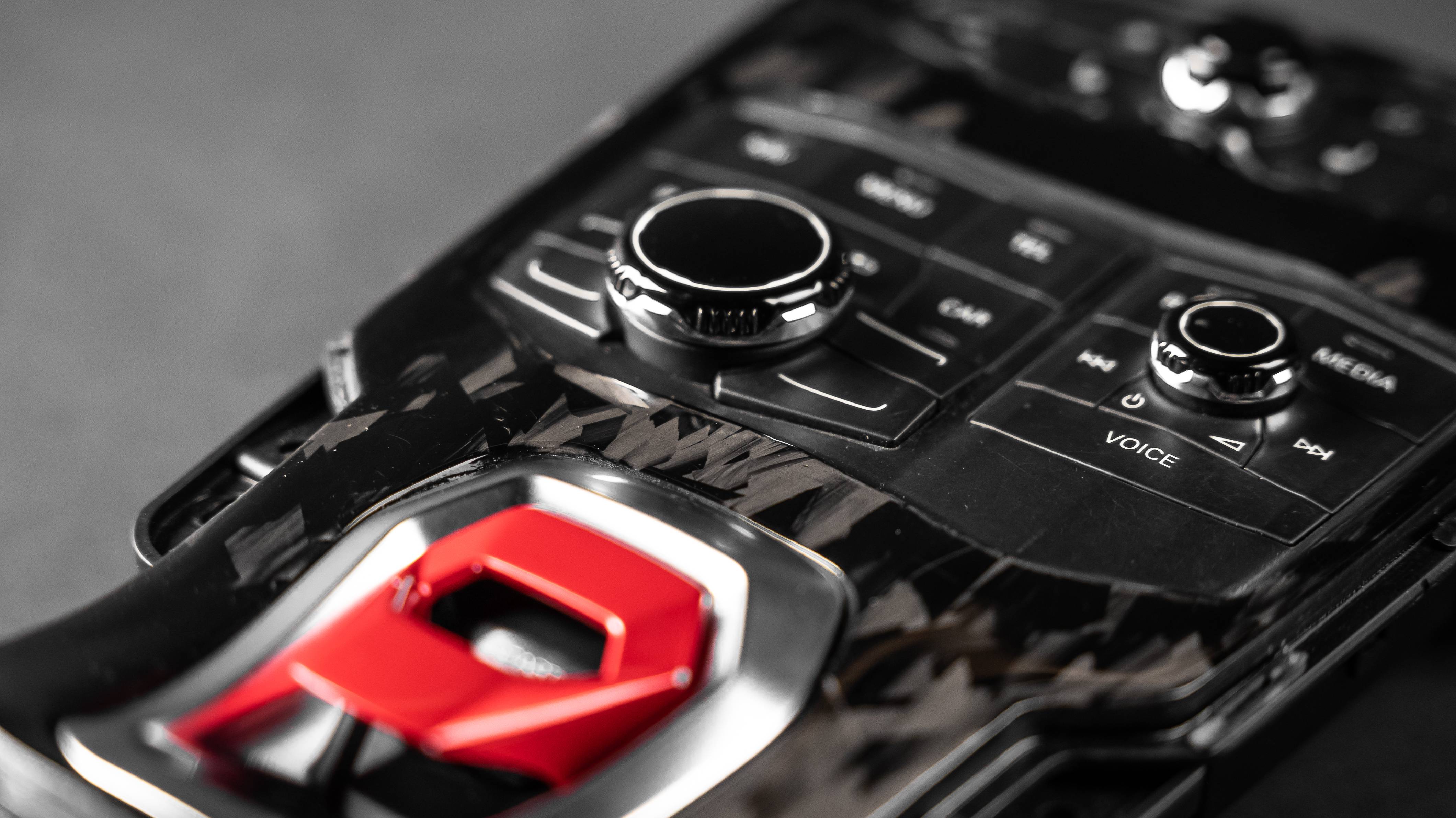 Lamborghini Huracan. Преображение салона кованым карбоном в нашей студии RB Carbon! смотреть онлайн