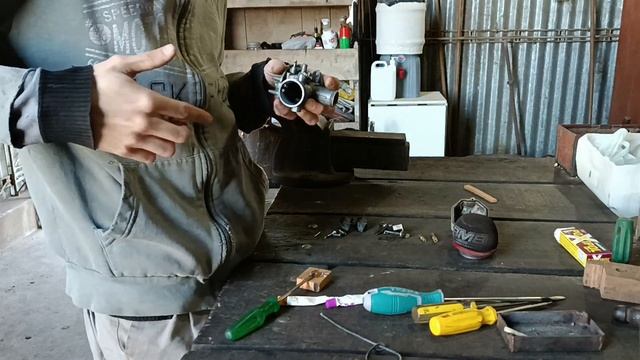 ¡Un "CARBURADOR" y dos LOCOS TOQUETEANDO!. Agu y Justo смотреть онлайн