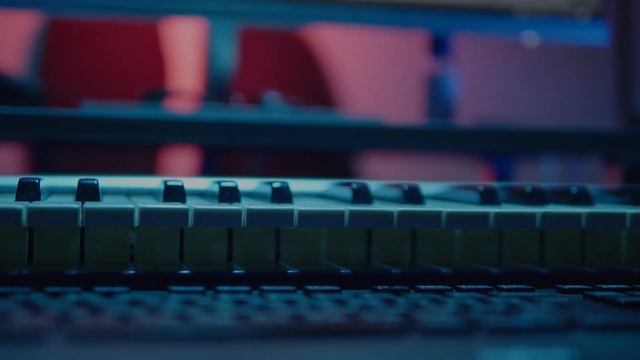Mikebizzz And Lime Feat. VASYA - Little Ding смотреть онлайн