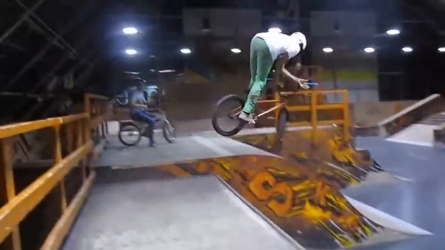 Трак драйвер на bmx смотреть онлайн