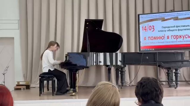 Д.Тухманов «День победы» в исп. ансамбля Озингина Алиса-Шевченко Мария