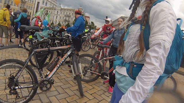 Велодень Киев на Софийской площади смотреть онлайн