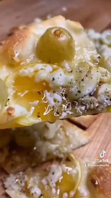 Grapes, Lemon & Queso Fresco Flatbread! смотреть онлайн