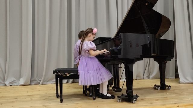 Т.Максимов "Цирк приехал". Исп.Томашевская Анна, Томашевский Михаил смотреть онлайн