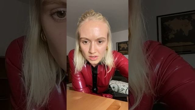 Девушка в латексе