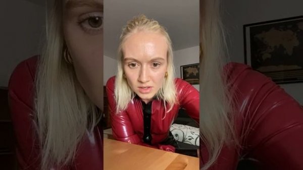 Девушка в латексе
