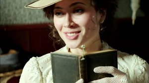 КРУТИТСЯ, ВЕРТИТСЯ ШАРФ ГОЛУБОЙ