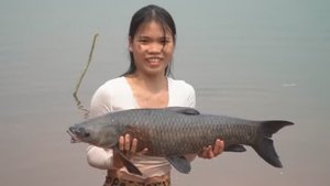 Поймала гигантскую рыбу на крючок #fishing