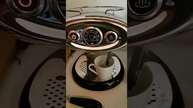 Illy X7.1 Iperespresso - Test - erster Versuch Latte Macchiato смотреть онлайн