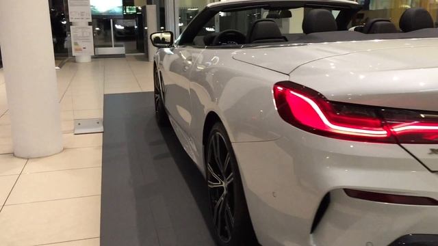 BMW M850i xDrive Cabrio in Mineralweiß metallic смотреть онлайн