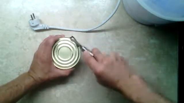 Как открыть консервную банку.