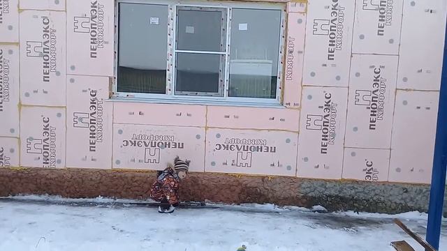 Снеговик Илья лепит своими руками смотреть онлайн