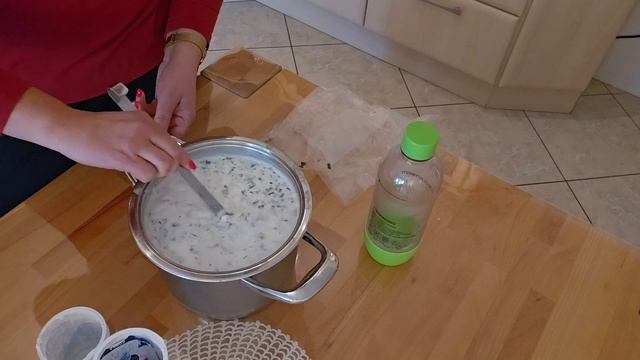 окрошка/булочки на завтрак/фантакухен/высадила томаты