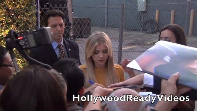 Chloe Moretz Signing Autographs leaving Jimmy Kimmel in Hollywood! смотреть онлайн