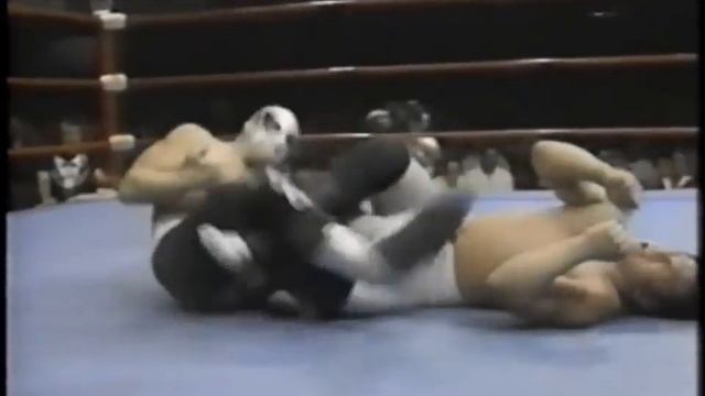 El Dandy vs. Angel Azteca (EMLL 6/1/90) смотреть онлайн