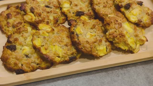 Овсяное печенье - просто, вкусно и полезно / Рецепт домашнего овсяного печенья из овсяных хлопьев смотреть онлайн