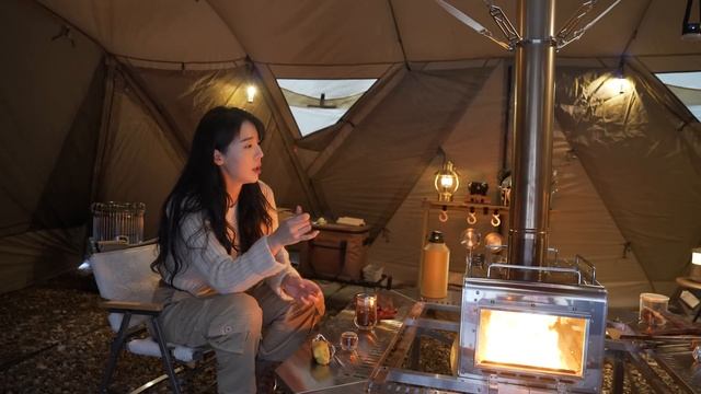 Ночевка в зимнем лесу в палатке смотреть онлайн