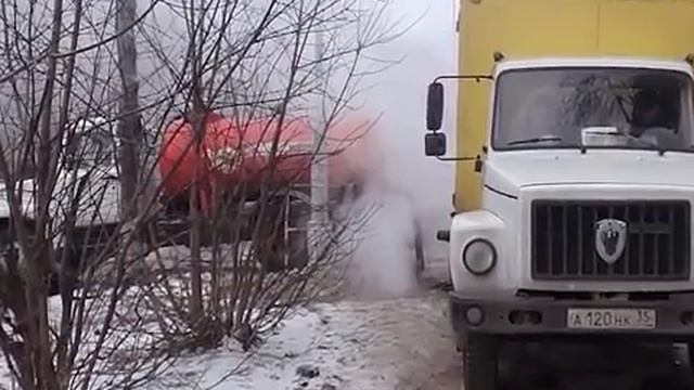 В Индустриальном районе Череповца произошел прорыв тепловой сети смотреть онлайн