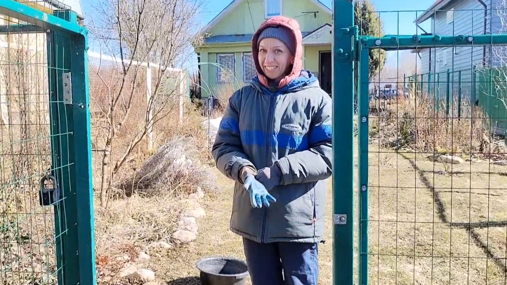 Первая уборка после зимы. Ищем нарцисы. Первые цветы. Планы на ближайшие выходные. смотреть онлайн