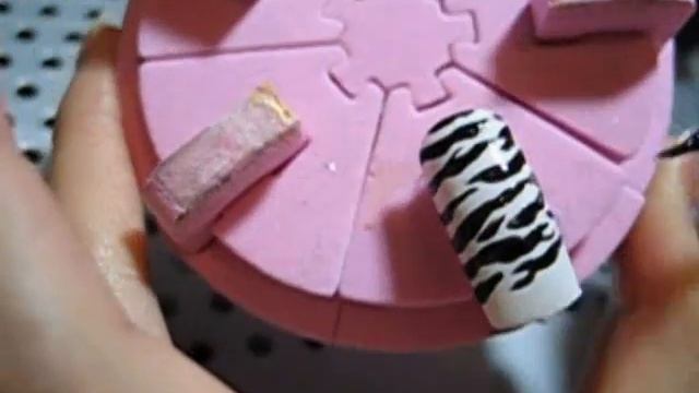 Simple Zebra Nail Art (Animal Print) смотреть онлайн