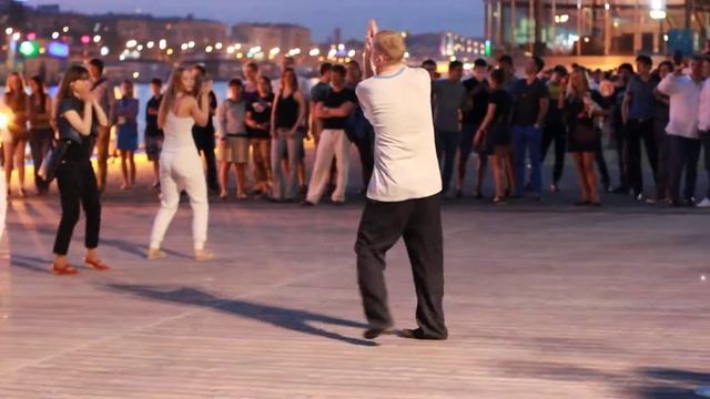 Линейные Танцы для всех на Пушкинской набережной Красный уголок