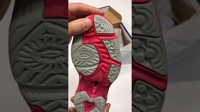 Unboxing Mizuno Wave Hurricane 3 MID смотреть онлайн
