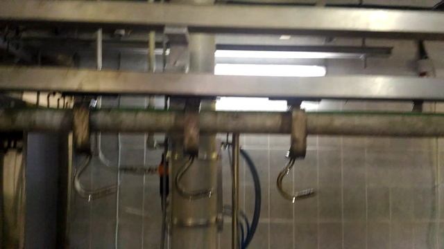 Конвейер красных органов и голов на круглозвенной цепи