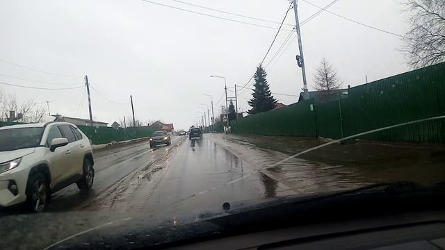 Маленькое наводнения на дороге смотреть онлайн