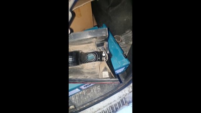 Lada Largus - Замена лампы в заднем фонаре