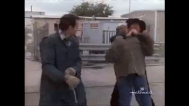 Beneath The Covers - Chuck Norris смотреть онлайн