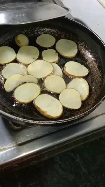 Crispy garlic potato bites 🤤 #trending #nooven #easyrecipe#cooking #youtubeshorts#easy #tasty #like смотреть онлайн