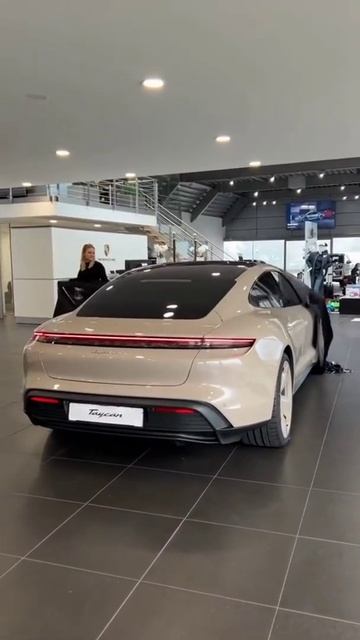 Porsche Taycan First Look смотреть онлайн
