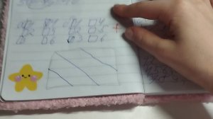 показываю домашнее задание миланы показывала её тетрадь