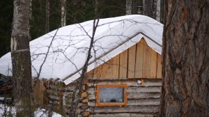 Попал в снежную бурю. Окуни вылетают из лунки. Тяжёлая дорога до избы. Рыбалка и быт в тайге.