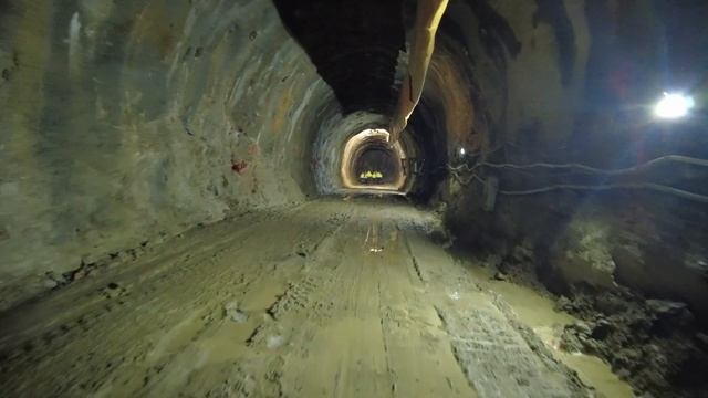 Строительство Днепровского метро, октябрь 2021. Обзор ствола 16-бис (7.10.21) смотреть онлайн