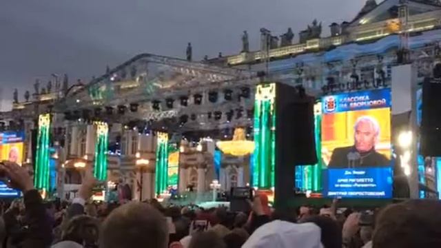 Дмитрий Хворостовский на Дворцовой площади смотреть онлайн