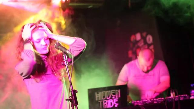 Hidden Tribe - Из дверей в двери смотреть онлайн