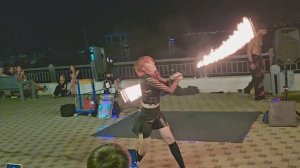 Анапа Ашраф Огненный человек и Настя выступают на Набережной Анапы летом. Анапа летнее влог видео.