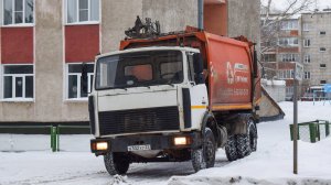 Мусоровоз КО-440-8 на шасси МАЗ-5337A2 (В 302 ХР 22). / Garbage truck MAZ.