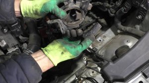 Замена передней подушки двигателя и АКПП на Toyota Avensis 2,0 Тойота Авенсис 2007 года