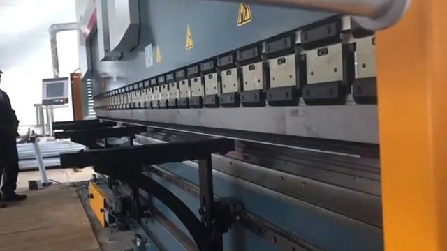 Гибка металлического листа листогибочным станком