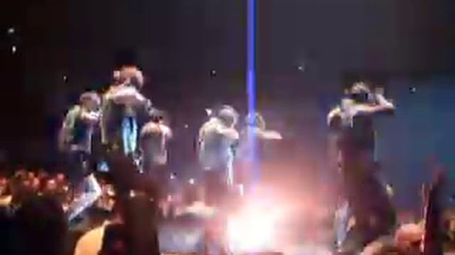 Lady Gaga performing Poker Face - Live in London O2 - May 31 смотреть онлайн