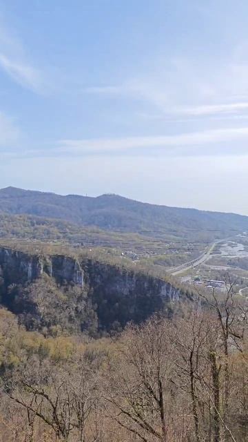 Skybridge Сочи Skypark подвесной пешеходный мост, ущелье и река на смотровой смотреть онлайн