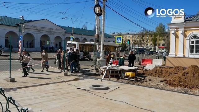 Каблуки можно не снимать: неровную плитку в центре Костромы обещают утрамбовать смотреть онлайн