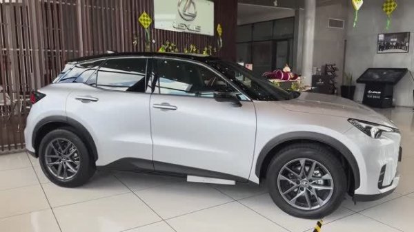 Lexus LBX 2025 года