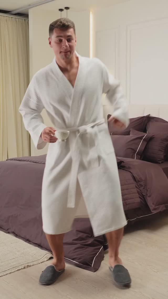 когда купил новое постельное бельё и халат, и теперь чувствуешь себя королем!👑 смотреть онлайн