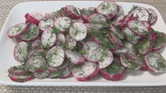 Зачем ждать лета ❓ Берем и готовим этот витаминный салат сейчас❗ Салат из двух ингредиентов ❗ смотреть онлайн