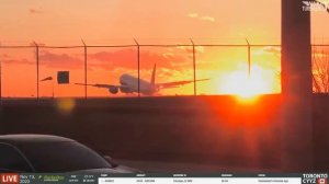 Жёсткая посадка Боинга 777 в аэропорту Торонто