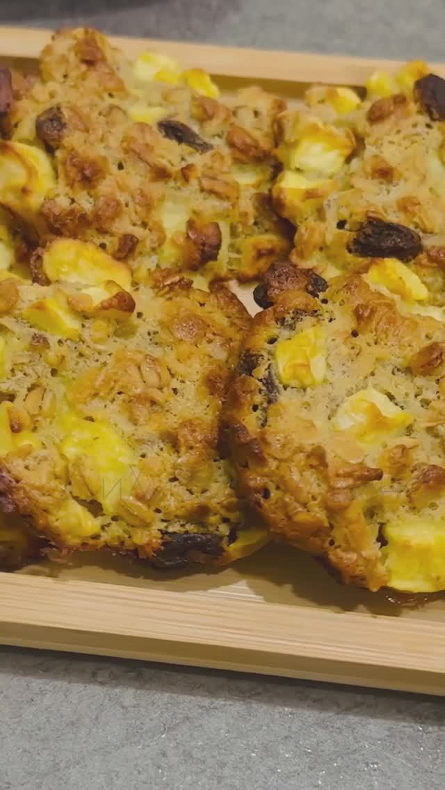 Печенье из овсяных хлопьев в духовке / Готовлю овсяное печенье с яблоком, изюмом и орехами смотреть онлайн