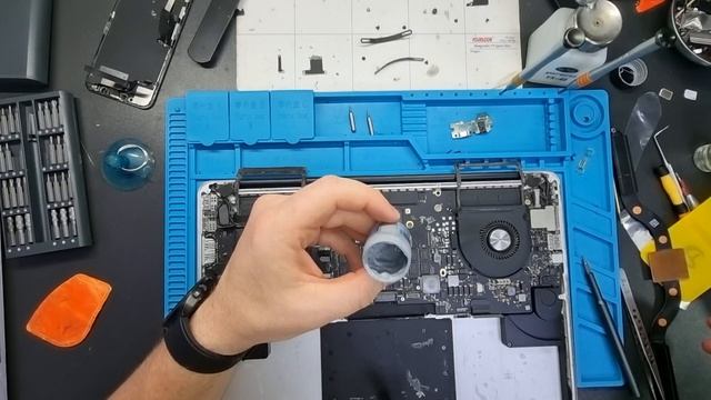 Apple MacBook with Retina Pro 15 A1398 вздулась акб смотреть онлайн